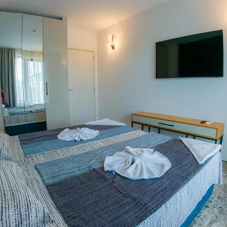 Luxury 1 Bedroom 5th Floor Apartment *