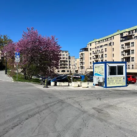 Luxury 1 Bedroom 5th Floor Apartment *